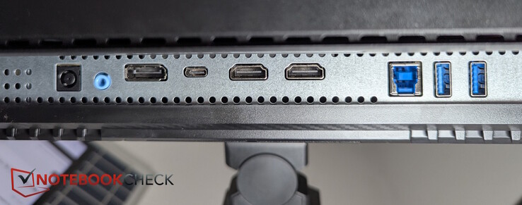 从左到右AC、音频输出、DisplayPort、USB-C、2 个 HDMI、USB-B、2 个 USB-A