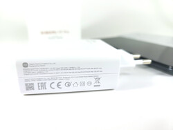 11T Pro的充电器采用HyperCharge技术