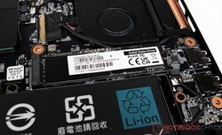 技嘉AG470S1TB-SI B10，1TB NVMe SSD（已安装）。