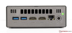 后侧：2个USB 3.0，2个HDMI，GBit LAN，主电源接口