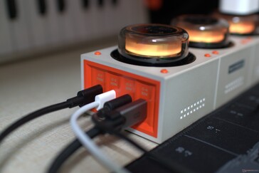 我们同时使用所有 USB-C 端口对 Moonbase 进行了测试。