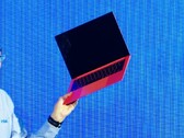 英特尔野猫湖的参考设计与 MacBook Air 一样薄。