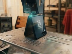 蜘蛛侠的制造机为他打造了一部Galaxy Z Flip 8。