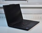 最高效率：联想ThinkPad T14s Gen 6展示了为什么月球湖是商务笔记本电脑的完美选择，如图所示：联想ThinkPad T14s第六代（图片来源：Benjamin Herzig/Notebookcheck.com）