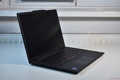 最高效率：联想ThinkPad T14s Gen 6展示了为什么月球湖是商务笔记本电脑的完美选择，如图所示：联想ThinkPad T14s第六代（图片来源：Benjamin Herzig/Notebookcheck.com）