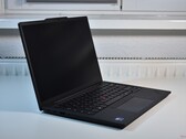 最高效率：联想ThinkPad T14s Gen 6展示了为什么月球湖是商务笔记本电脑的完美选择，如图所示：联想ThinkPad T14s第六代（图片来源：Benjamin Herzig/Notebookcheck.com）