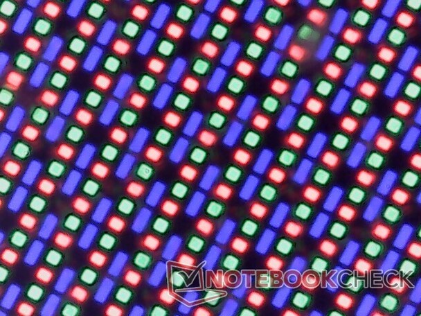 在OLED屏幕中，每一个红色、绿色和蓝色的子像素都像一个彩色灯泡（图片来源：Notebookcheck）。
