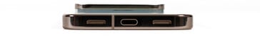 底部扬声器、USB 3.2 端口、麦克风