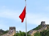 以长城为背景的中国国旗
