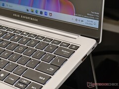 华硕 ExpertBook P5：右