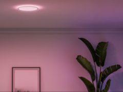 飞利浦 Hue Tento 圆形 LED 天花板面板在部分欧洲国家有售。(图片来源：Philips Hue）