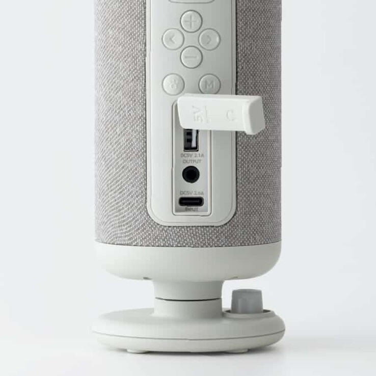 Crankspeaker 可通过 USB-A 端口为智能手机充电。(图片来源：Rhythm）