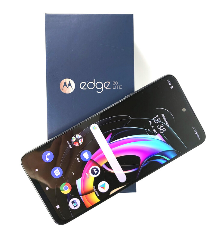 摩托罗拉Edge 20 Lite（电动石墨色）。