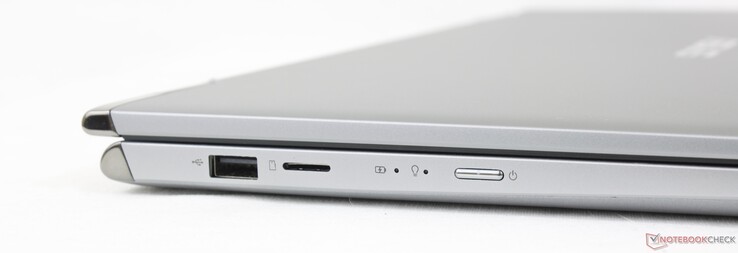 左边：USB-A 2.0，MicroSD读卡器，电源按钮