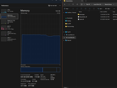 旁边打开文件资源管理器的微软任务管理器（图片来源：Notebookcheck）