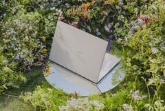 并非所有华硕 ZenBook S14 和 Zenbook S16 都将在所有地区上市。(图片来源：华硕）