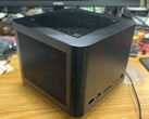 FEVM 即将推出的迷你 PC 将拥有更大的机身和强大的 RTX 4090 Laptop 显卡。(图片来源：metalsojin2 via Reddit）