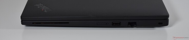 对智能卡读写器、nanoSIM、USB-A 3.2 Gen 1、RJ45 以太网、Kensington 锁