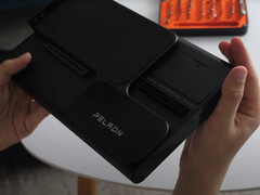 Peladn Link S-3 在性能方面落后于 Minisforum DEG1 等 OCuLink eGPU 解决方案。(图片来源:Try Some Tech)