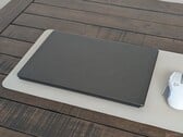 最新的 MSI Stealth 16 采用了 Prestige 系列更纤薄、更简洁的外观，但令人费解的是，它却省去了目标用户群体所依赖的 SD 读卡器