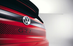 大众汽车的标志性 GTI 徽标将在未来几年内应用于一款电气化全轮驱动热销车型。(图片来源：大众汽车）