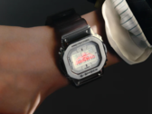 C2H4 x 卡西欧 G-Shock G-5600 "太空时代 "版手表采用不锈钢表圈。 图片来源：C2H4)
