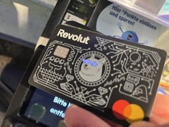 我们使用那张眼睛会发光的Revolut卡在非接触式终端上付款