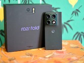 Razr Fold 拥有充沛的电池容量，在其他方面也表现出色。