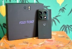 Razr Fold 拥有充沛的电池容量,在其他方面也表现出色。