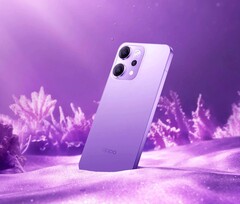 Oppo Reno 14 Pro 有包括紫色在内的三种时尚颜色可供选择。