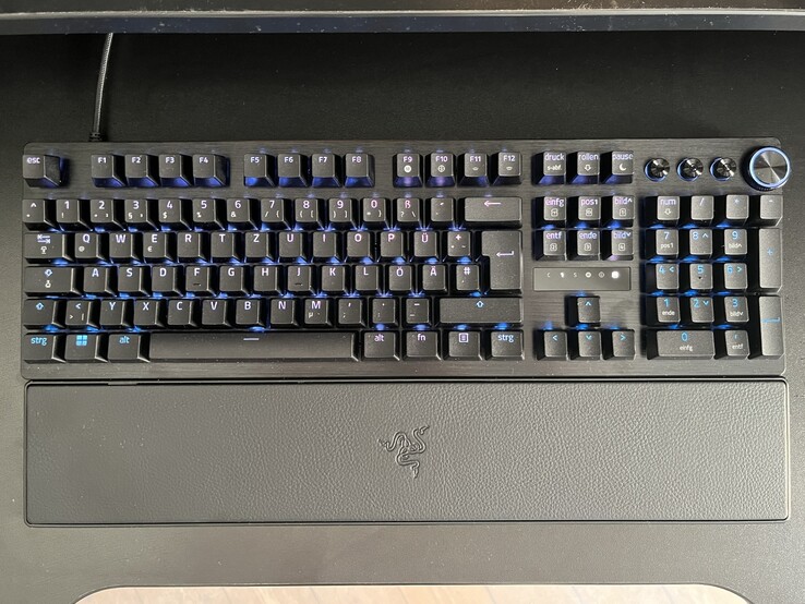 Razer Huntsman V3 Pro 配备了快速触发器等重要的电子竞技功能（图片：NBC）。