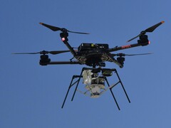 携带降落伞的 airbone 无人机（图片来源：NASA 和 Christopher LC Clark；已裁剪）