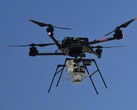 携带降落伞的 airbone 无人机（图片来源：NASA 和 Christopher LC Clark；已裁剪）