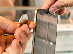 Honor Magic V5 将在今年夏天与Galaxy Z Fold7 和 X Fold5 以及现有的 Oppo Find N5 展开对决。(图片来源：微博）