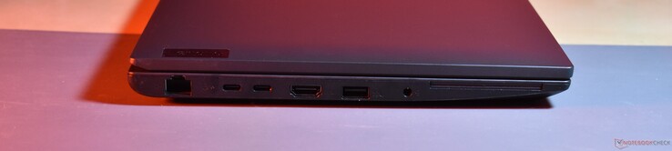 左侧RJ45 以太网、2x USB C 3.2 Gen 2、HDMI、USB A 3.2 Gen 1、3.5mm 音频