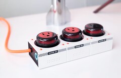 Genki 最新推出的电源插座有四个 USB-C 端口，总输出功率为 240 瓦。(图片来源：Genki）