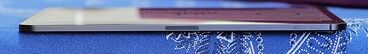 顶部：麦克风、Apple Pencil 底座、音量增大/减小