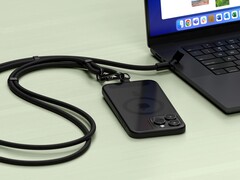 Satechi 的 OntheGo USB-C 挂绳电缆（如图）现已上市。(图片来源：Satechi）