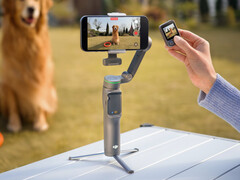 Osmo Mobile 8P 及其 Osmo FrameTap 配件。