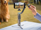 Osmo Mobile 8P 及其 Osmo FrameTap 配件。