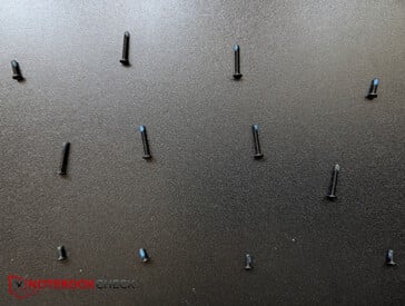 请注意12 个螺丝，3 种不同长度