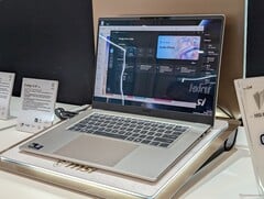 最新的 Prestige 16 显示屏分辨率可能低于 XPS 16,但它拥有更多的端口和更纤薄的设计,从而弥补了这一不足。