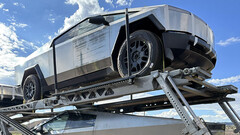 拖车上装运的测试赛博特卡车（图片：Kalorado/Reddit）
