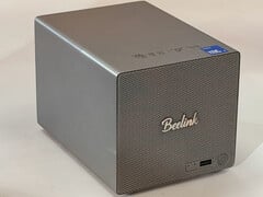 Panther Lake ME Pro 系列将于 2026 年 10 月发布。图为该系列中的双托架型号。