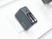 ESR 推出了两款内置 USB-C 数据线的新款 65W 充电器