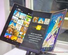 三星的首款三折手机（可能称为Galaxy G Fold）可能再次为中国和韩国独占。(图片来源：Alexander Fagot, Notebookcheck）