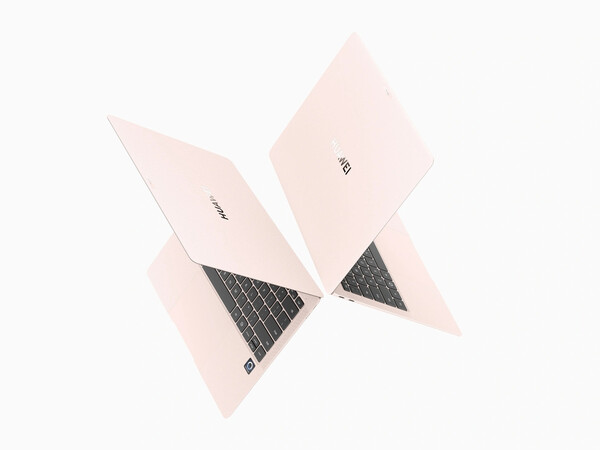华为 MateBook Pro Dawn Pink 采用黑色按键和粉色触控板。(图片来源：华为）
