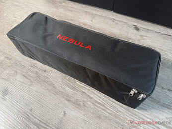 屏幕就在这个小巧的袋子里