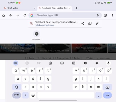 内侧显示屏上的键盘，横向模式（Google Gboard）