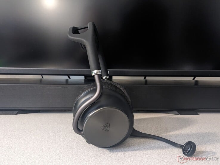 Turtle Beach Stealth Pro II 显示的是带麦克风的一面